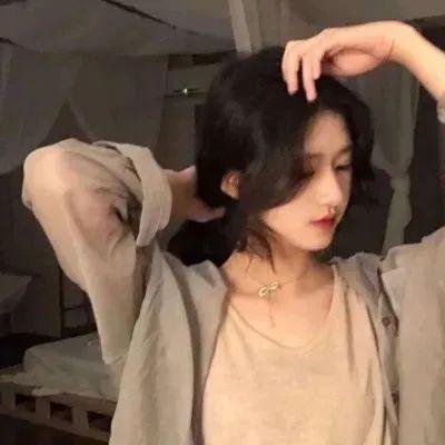 追梦的黎族女娃娃